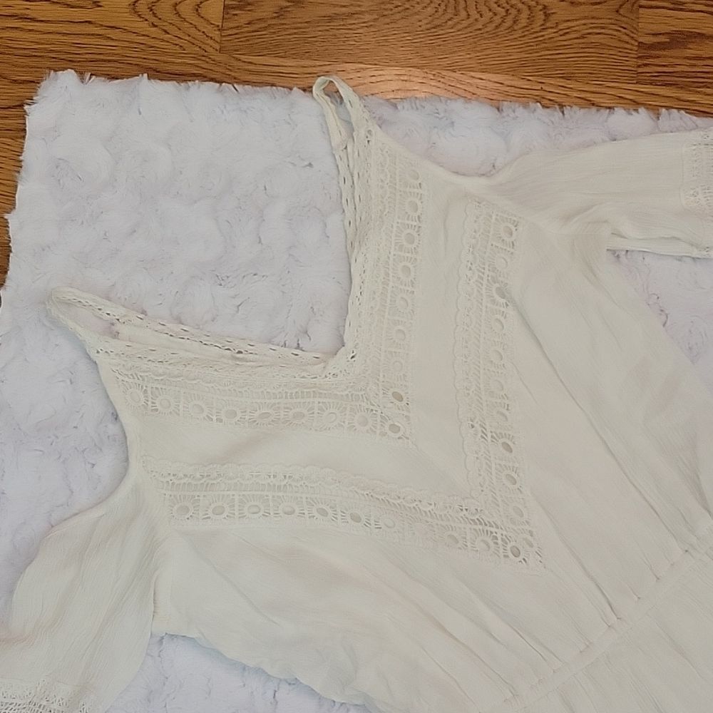 Maurices White Off Shoulder Romper, Women's Small, Great Condition! - Picture 2 of 10